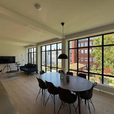 Serviced Apartment *